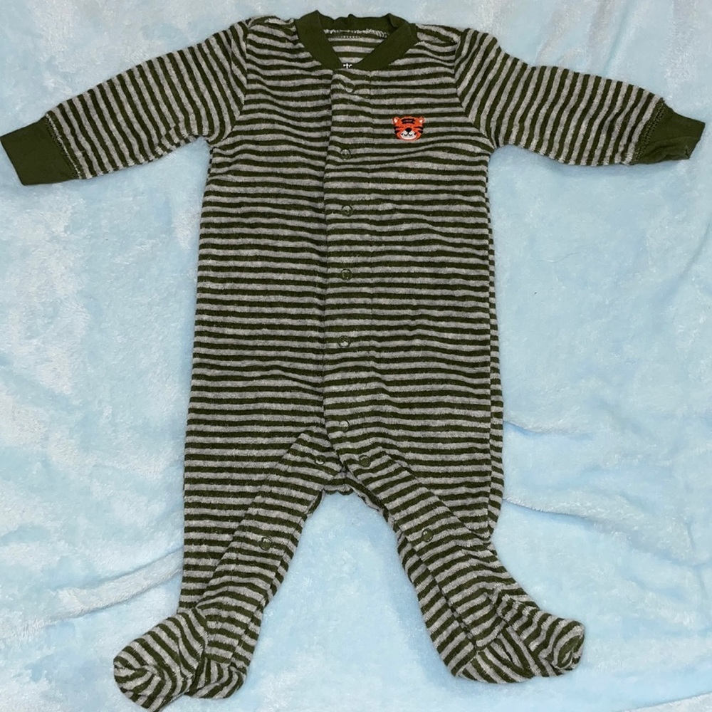 1pc green and white with tiger footed onesie